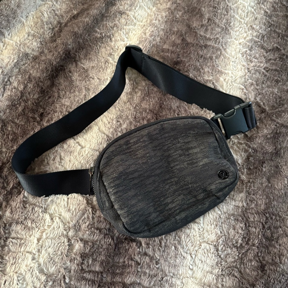 Lululemon Everywhere Belt Bag 1L
